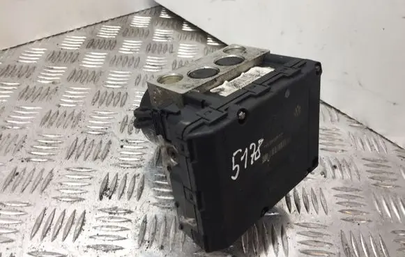 Volkswagen Golf IV ABS Pump 1J0907379P 5178 1J0614117D