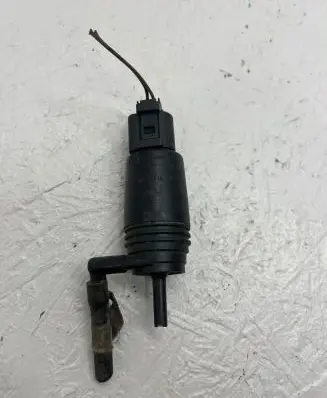 BMW 5 E60 E61 Windscreen/windshield washer pump 8377612