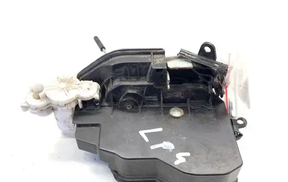 BMW X3 F25 Front door lock 7318409
