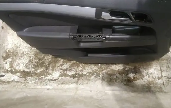 Opel Zafira B Front door card panel trim