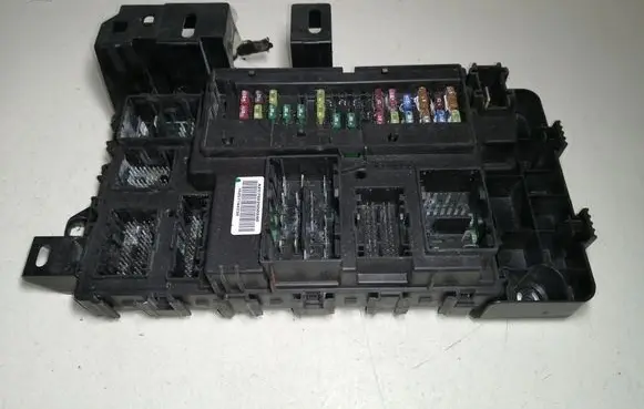 Ford Mustang VI Fuse module GR3T15604HFB GR3T15604