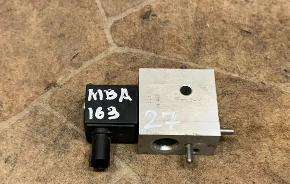 BMW 3 F30 F35 F31 Air conditioning (A/C) expansion valve 9316233