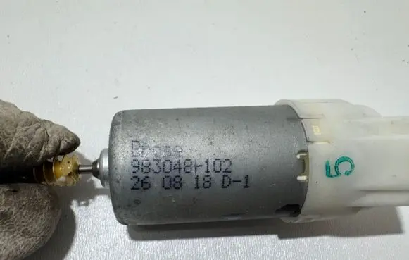 Volvo XC90 Seat adjustment motor 983048102