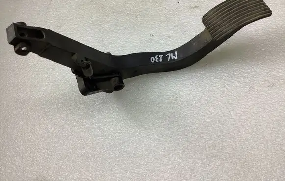 Mercedes-Benz ML W163 Accelerator throttle pedal