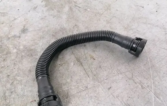 Audi A4 S4 B7 8E 8H Breather hose/pipe 06F103221E