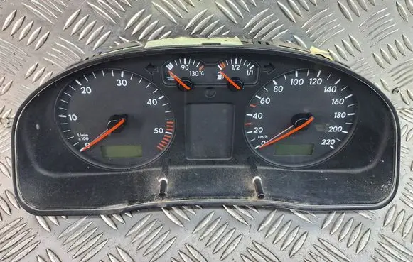 Volkswagen PASSAT B5 Speedometer (instrument cluster) 3B1919860
