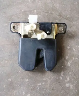 Audi A4 S4 B5 8D Tailgate/trunk/boot lock/catch/latch 8D5827505L