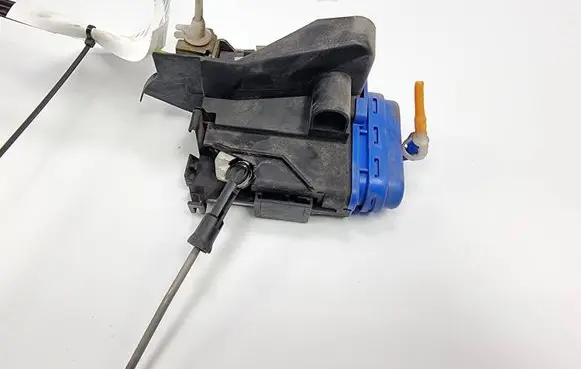 Audi A4 S4 B5 8D Rear door lock 8D0839015A