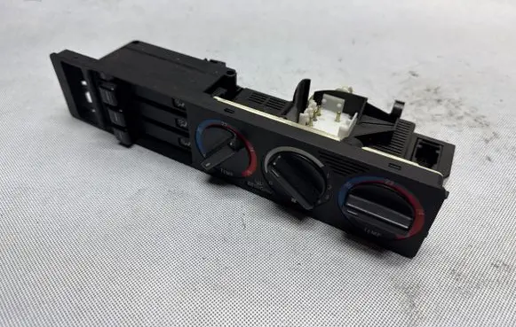 BMW 5 E34 Climate control unit 8351653 8351651 042094