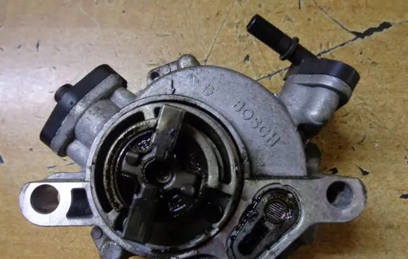 Ford Grand C-MAX Vacuum pump 9684786780