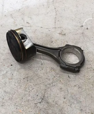 Ford Mustang VI Piston with connecting rod