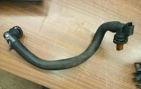 Peugeot 3008 I Breather/breather pipe/hose 77103 162070588