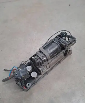 BMW 5 F10 F11 Air suspension compressor/pump 6794465 24449710 A164034160