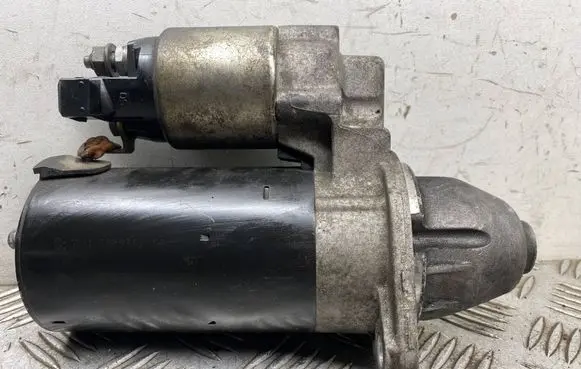 BMW 3 E92 E93 Starter motor 7589352