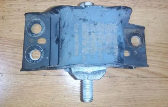 Nissan Micra Engine mount bracket 11210ay601