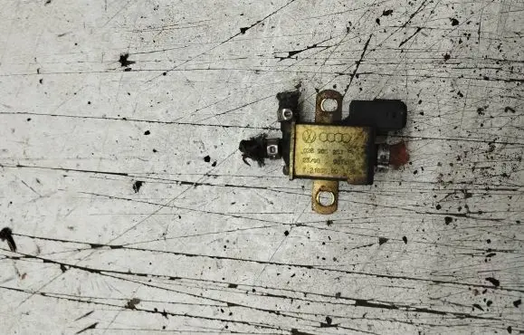 Audi A3 S3 8L Turbo solenoid valve 028906283