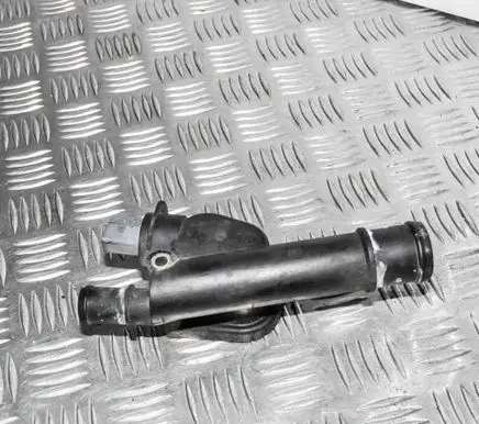 Volkswagen PASSAT B6 Other engine bay part 038121132G
