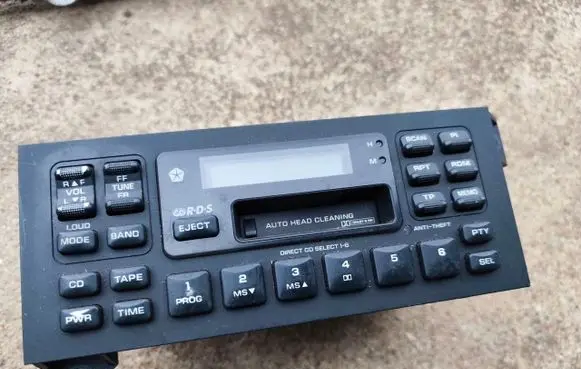 Jeep Grand Cherokee Radio/CD/DVD/GPS head unit P4704345G