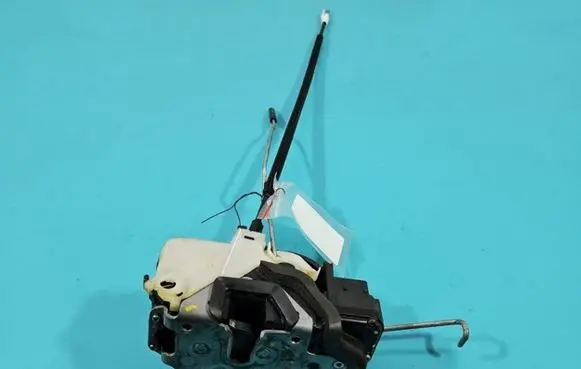 Opel Insignia A Front door lock 13577984 IMPRK1416173