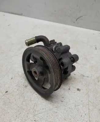 Toyota Avensis Verso Power steering pump