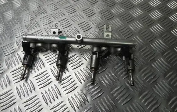 Peugeot 207 CC Fuel distributor 7568051 VD10513