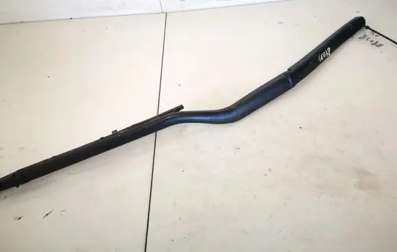 Peugeot 607 Front wiper blade arm