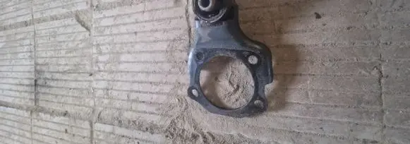 Mitsubishi Pajero Pinin Front differential mounting bracket 