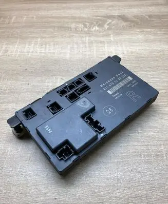 Mercedes-Benz E W211 Door control unit/module 2118701026