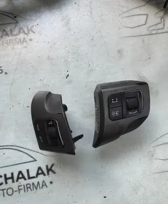 Steering wheel buttons/switches