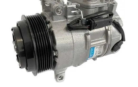 Mercedes-Benz E W212 Air conditioning (A/C) compressor (pump) 0008305200 4471504324 A0008305200