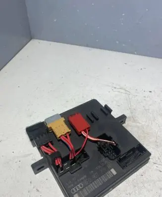 Audi A4 S4 B7 8E 8H Comfort/convenience module 8E0907279M 9080108