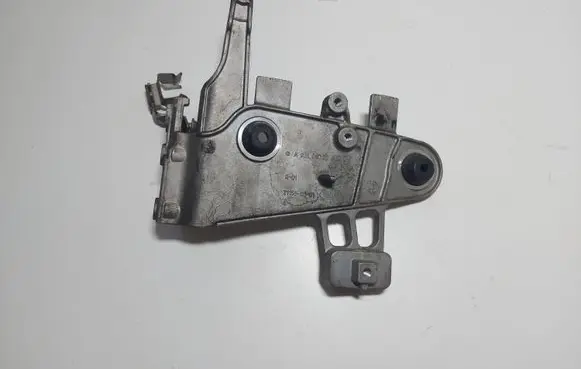 Mercedes-Benz C W204 Air filter cleaner box bracket assembly A6510902241