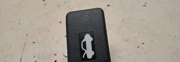 Engine bonnet (hood) release handle