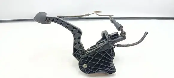 Volkswagen PASSAT B7 Clutch pedal 1K0721796