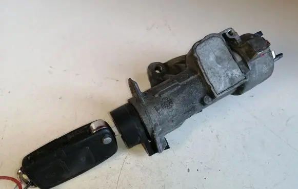 Audi A4 S4 B6 8E 8H Ignition lock 4B0905851C