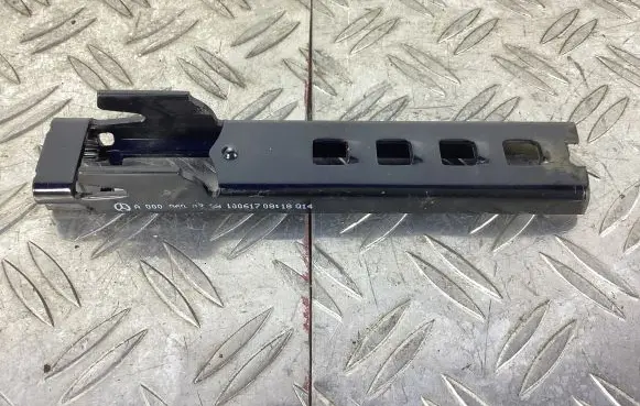 Mercedes-Benz GLC X253 C253 Seat belt height adjuster A0008600308