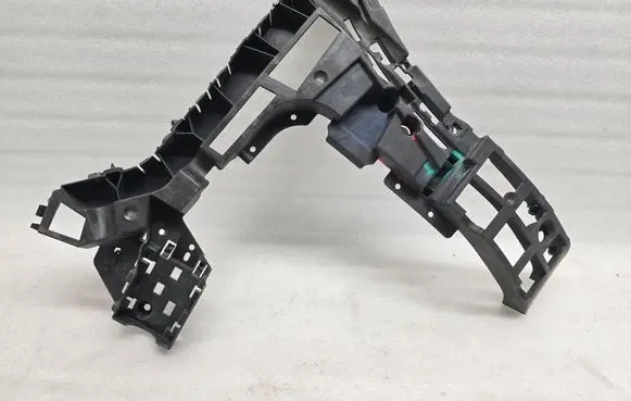 Volvo XC90 Rear bumper mounting bracket 31407731