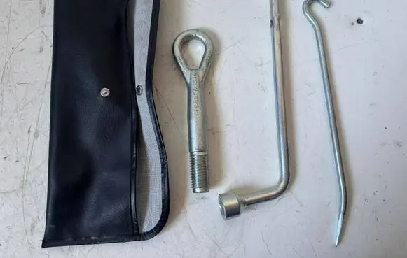 Nissan Note (E12) Tool set 