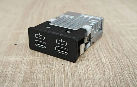 BMW 8 G16 USB socket connector 8711938