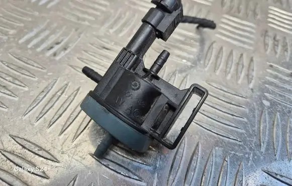 Volkswagen Golf VII Vacuum valve 06H906283F