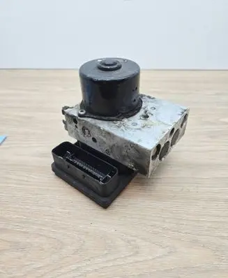 Volvo XC90 ABS Pump P30793444 30793445 01901