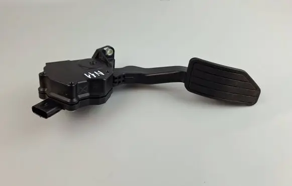 Subaru Forester SK Accelerator throttle pedal 36010FL020