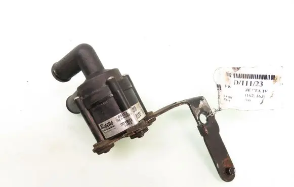 Volkswagen Jetta VI Water pump 0048921 831072