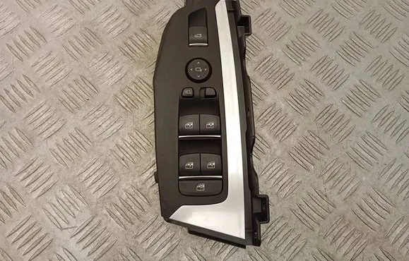 BMW X3 G01 Electric window control switch 6832729