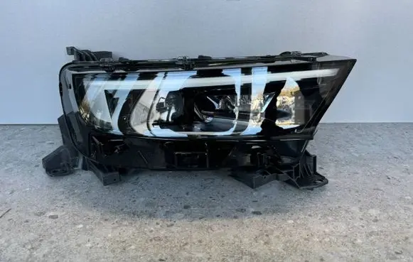 Opel Movano B Headlight/headlamp 9834016680