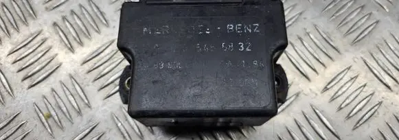Mercedes-Benz E W210 Glow plug pre-heat relay 0075459932 0005454145