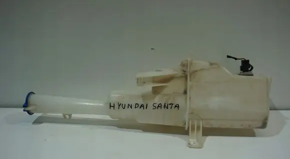 Hyundai Santa Fe Windshield washer fluid reservoir/tank 