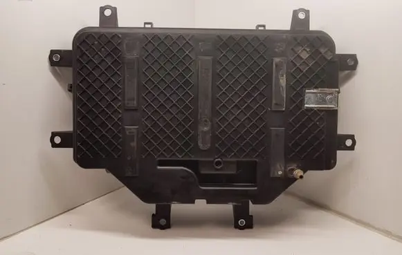 Volkswagen Touareg I Battery box tray 7L6915333C