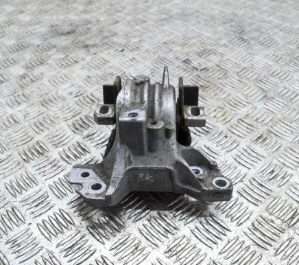 Citroen C6 Engine mount bracket
