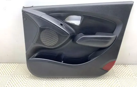 Hyundai ix35 Front door card panel trim 
